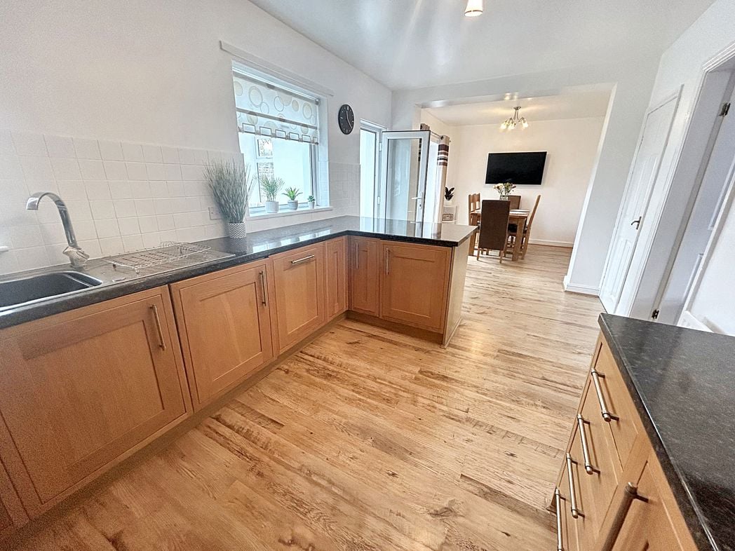 Property image 6 of 25