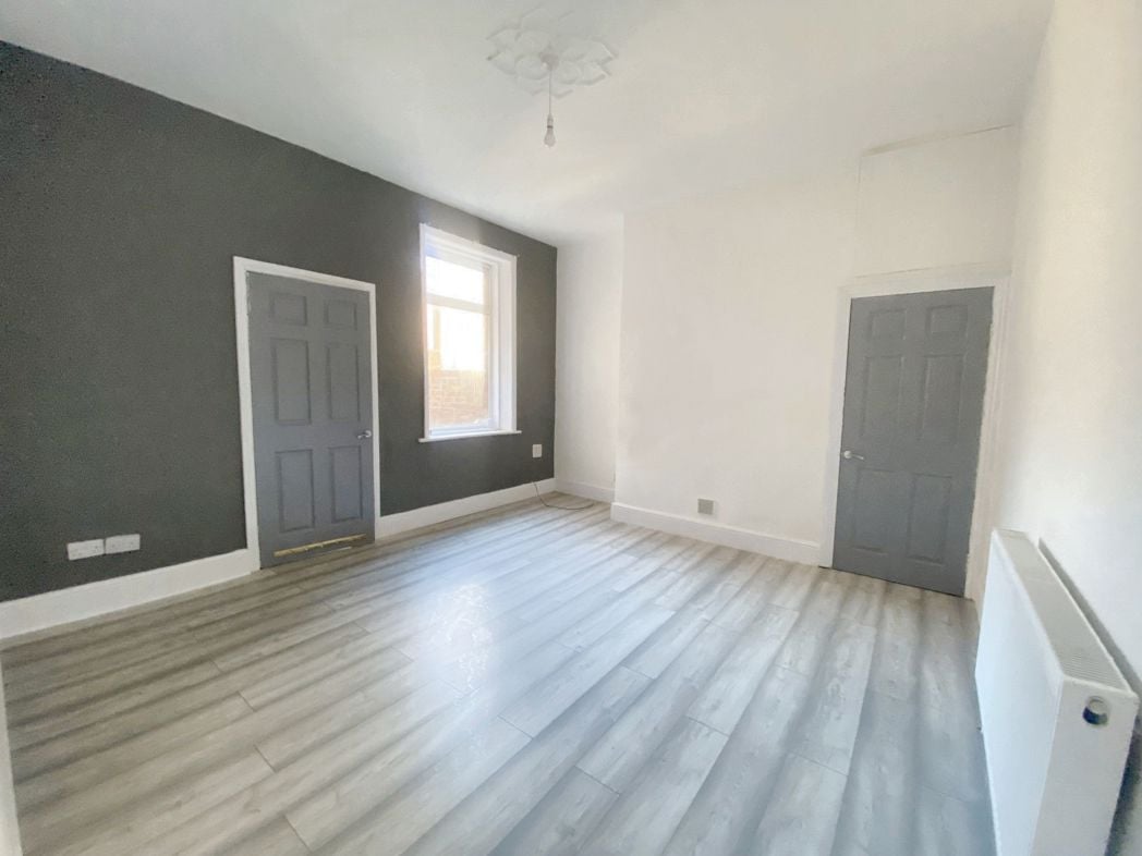Property image 5 of 8