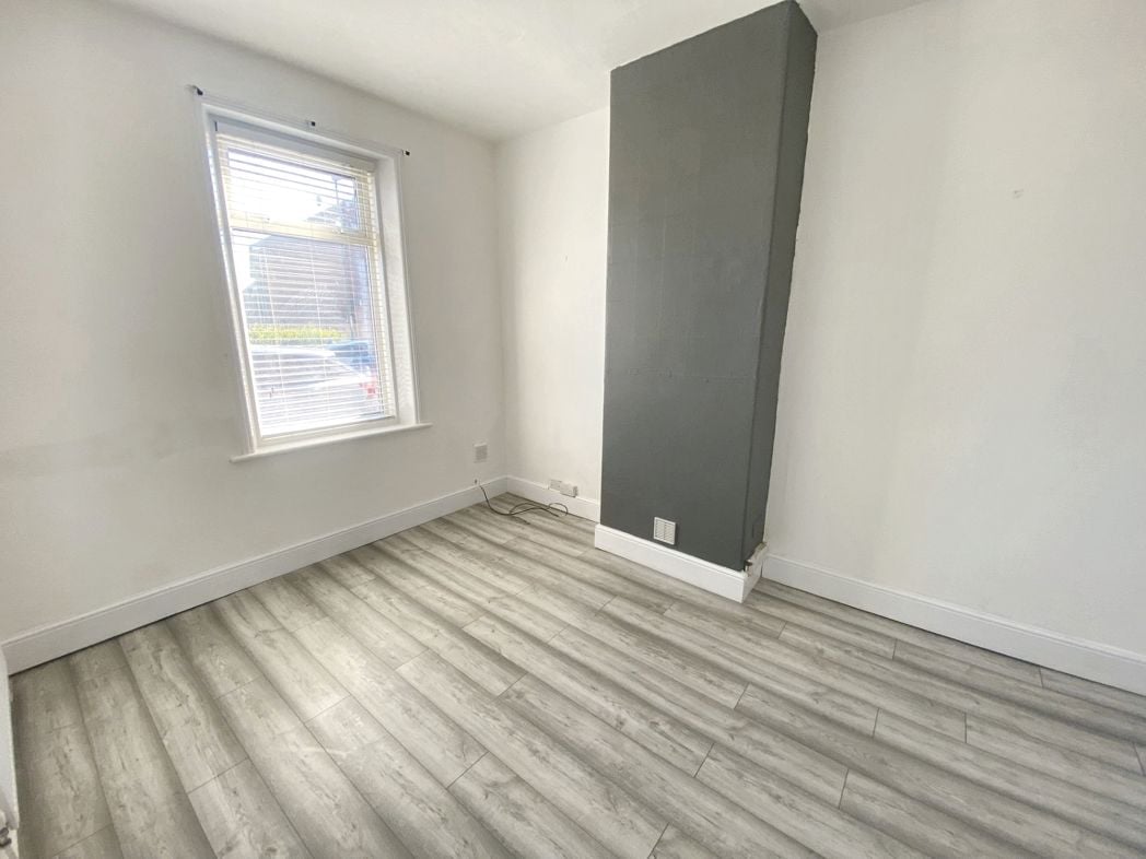 Property image 6 of 8