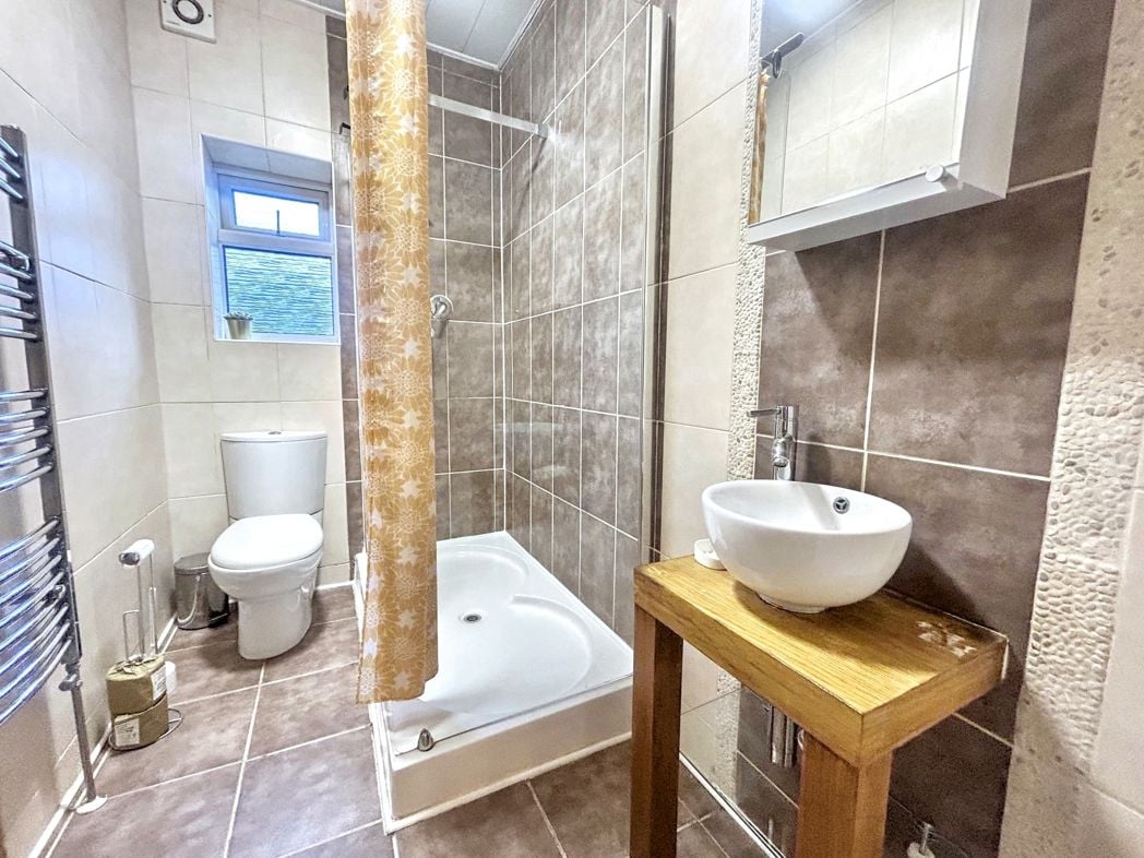 Property image 6 of 7
