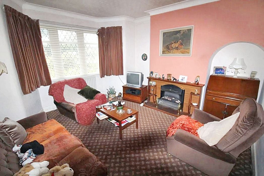 Property image 2 of 9