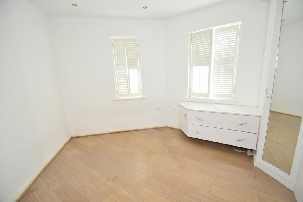 Property image 7 of 8