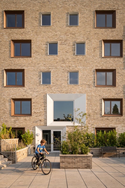 Air Space Opportunity, 75, Streatham, London, SW16 2JN