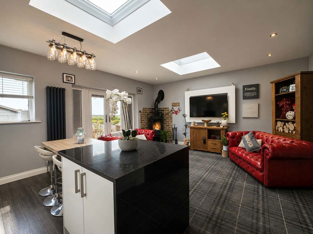 Lounge / Kitchen / Diner