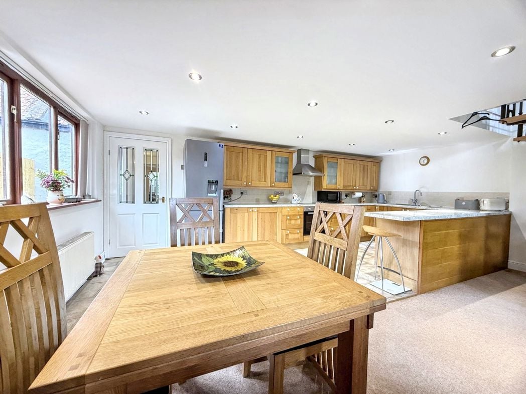 Property image 14 of 27