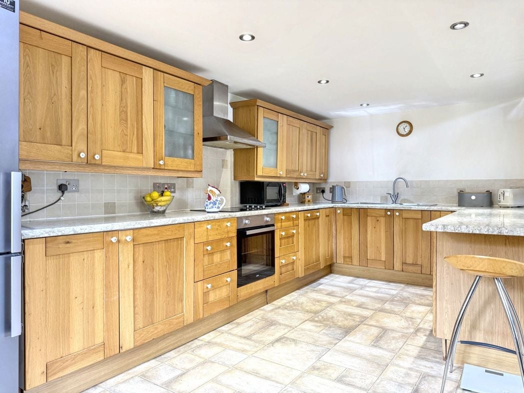 Property image 12 of 27