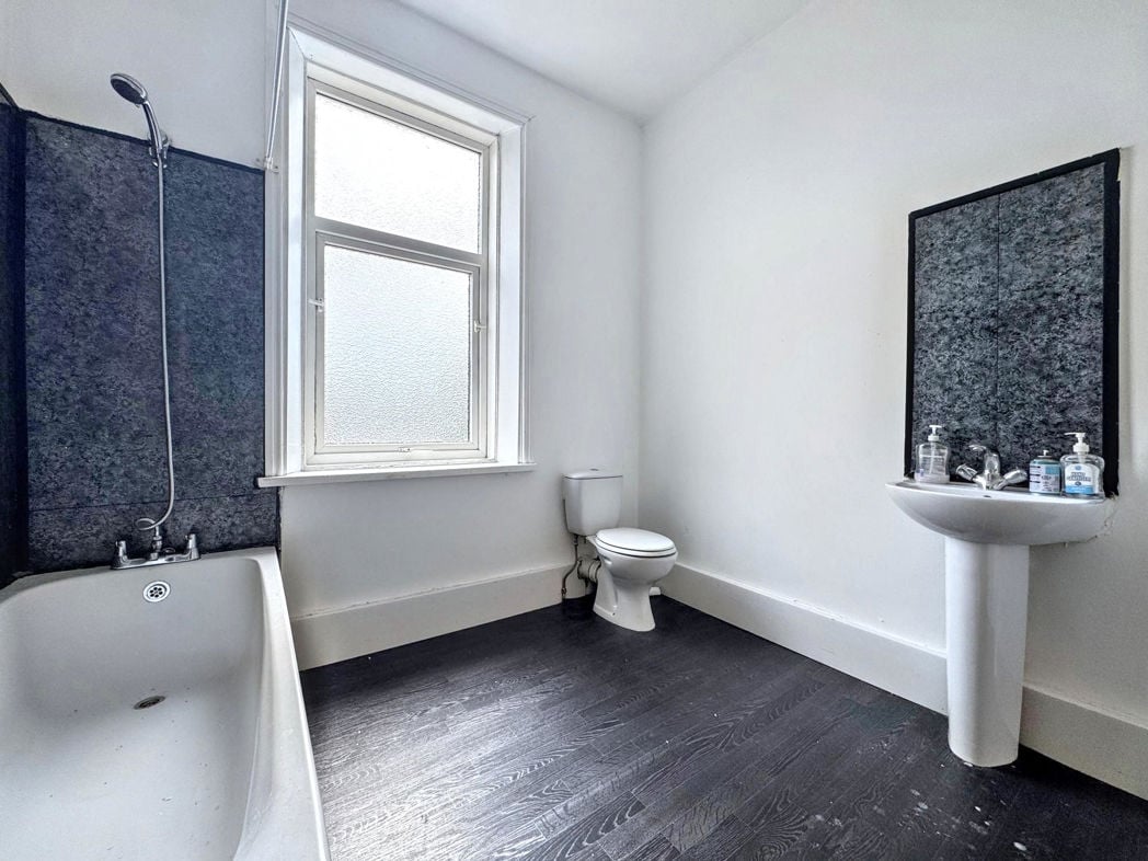 Property image 10 of 12