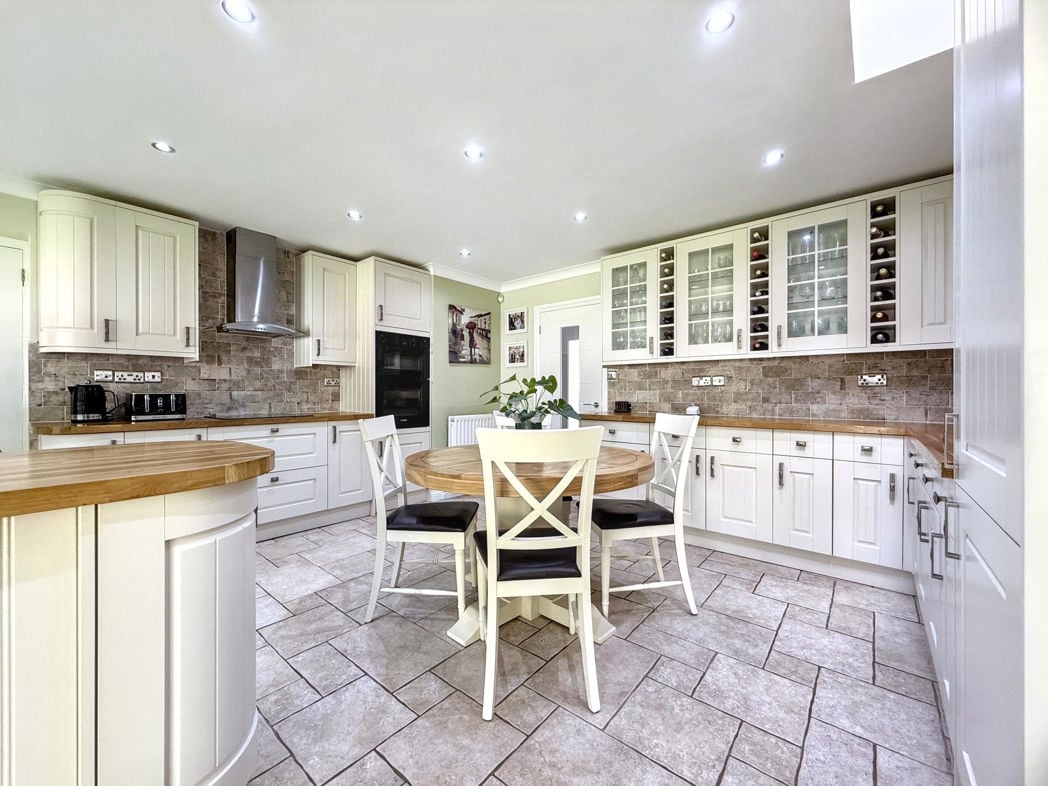 Property image 9 of 40