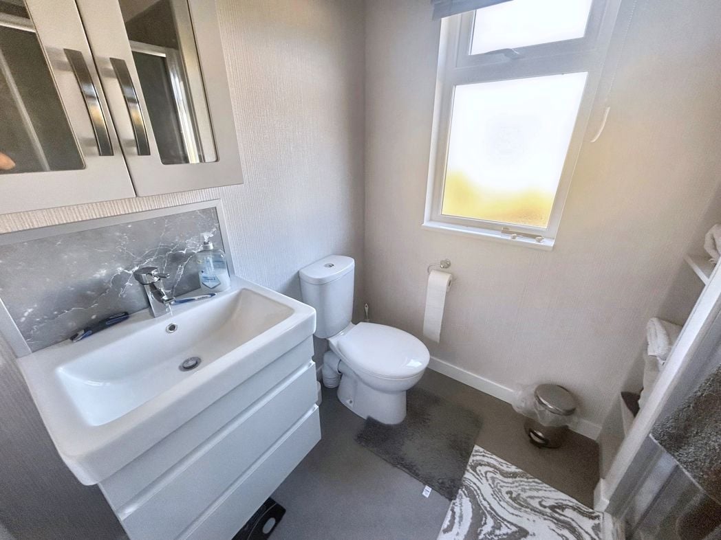 Property image 11 of 17