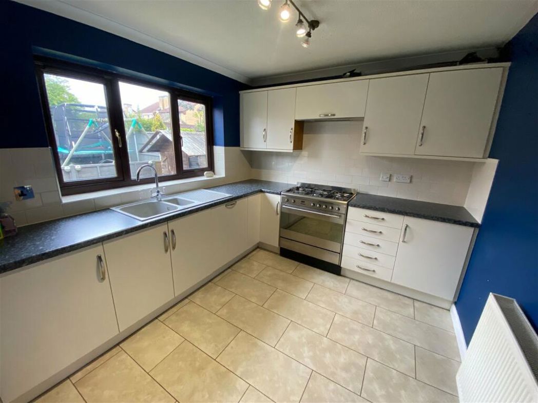 Property image 3 of 12