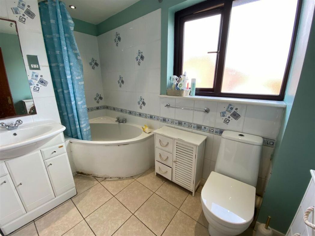 Property image 10 of 12