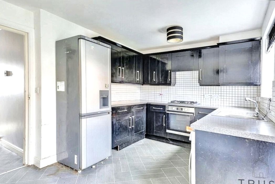 Property image 2 of 25