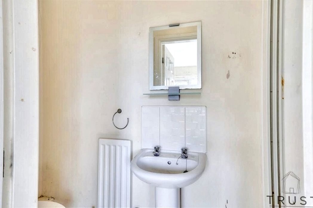 Property image 16 of 25
