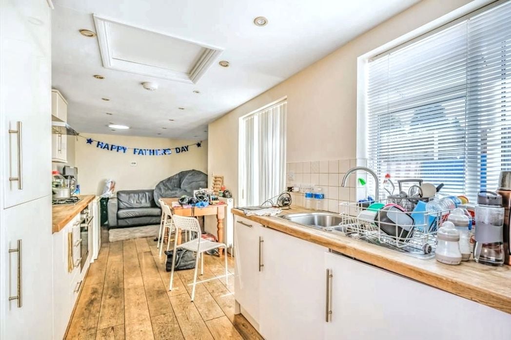 Property image 4 of 116