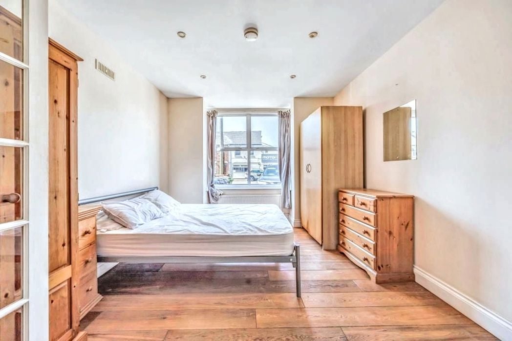 Property image 5 of 116
