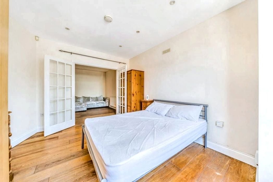 Property image 6 of 116