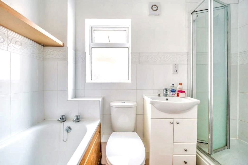 Property image 11 of 116