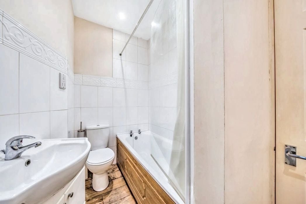 Property image 14 of 116