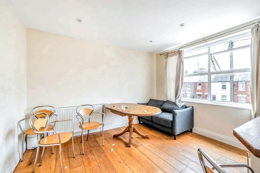 Property image 15 of 116