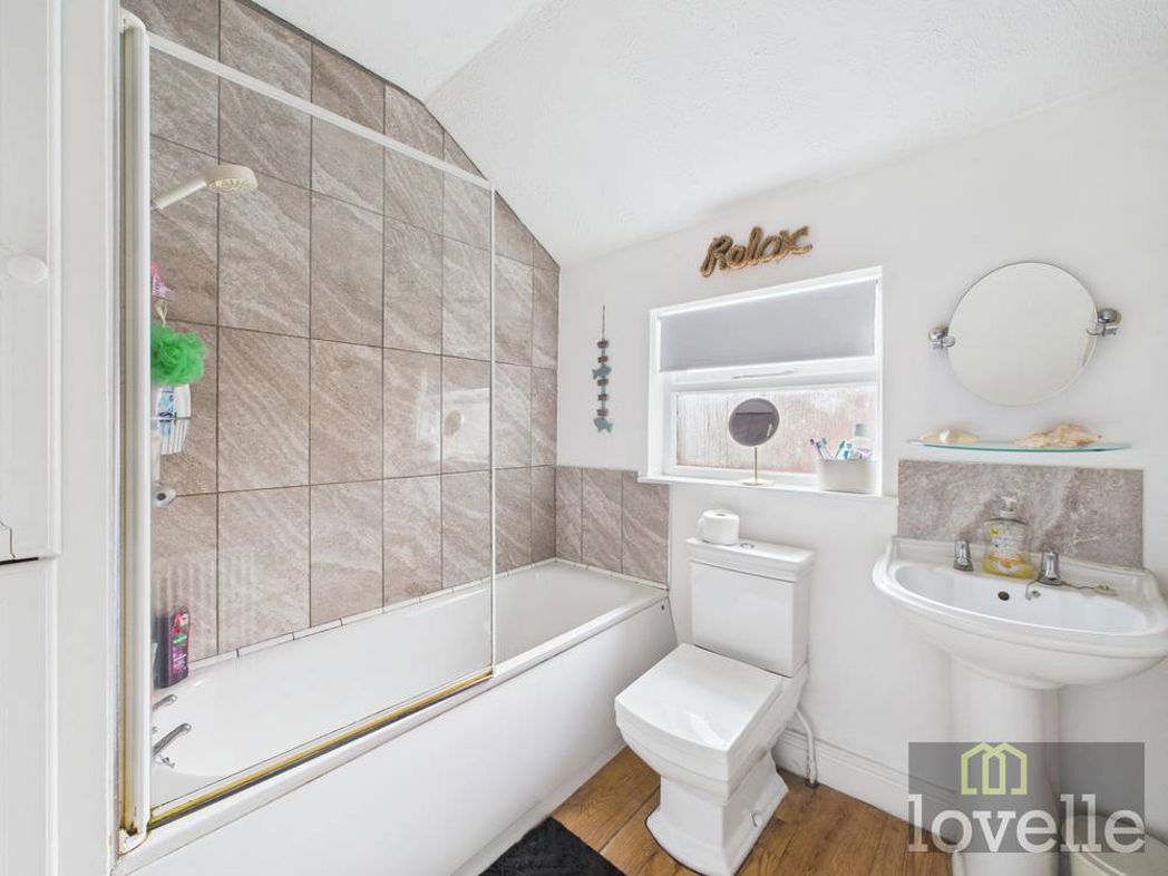 Property image 11 of 17