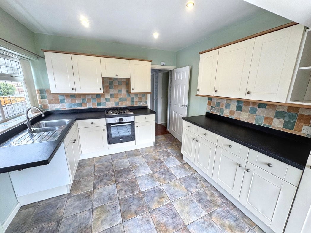 Property image 2 of 9