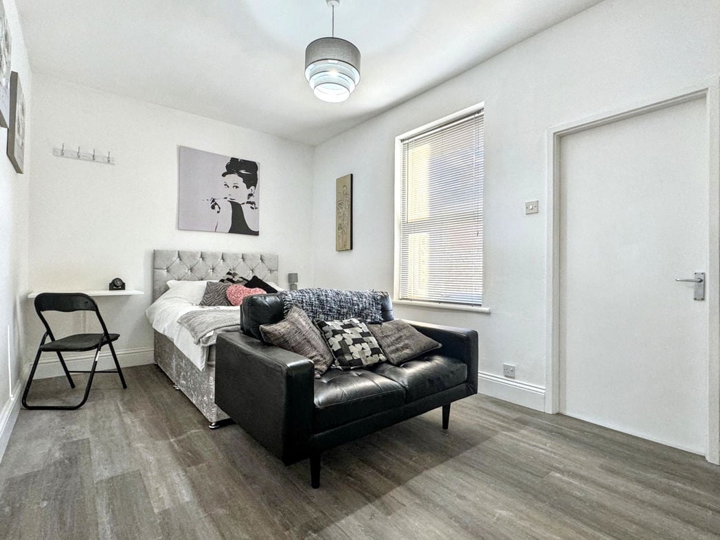Property image 2 of 8