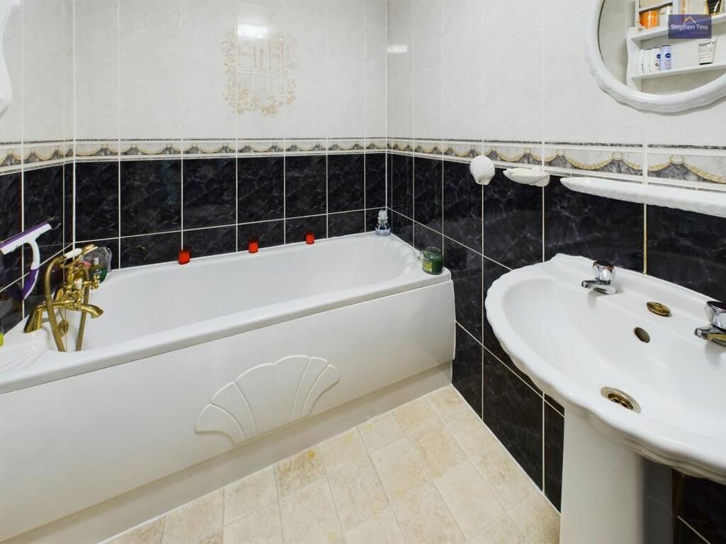 Property image 8 of 17