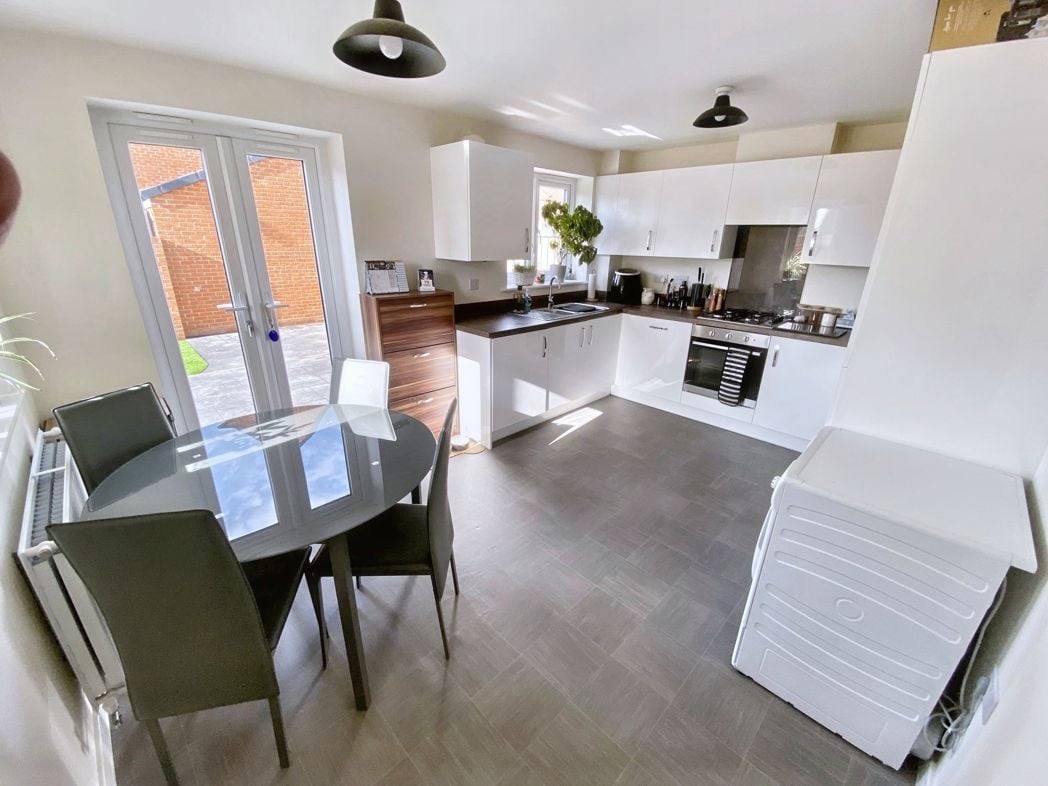 Property image 4 of 19