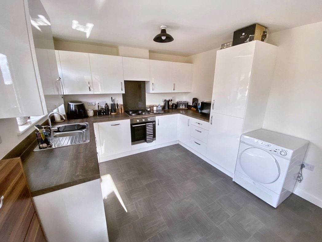 Property image 5 of 19