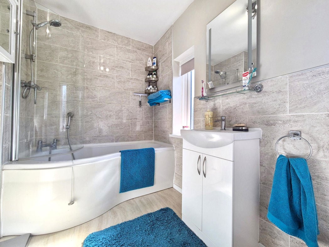 Family Bathroom.