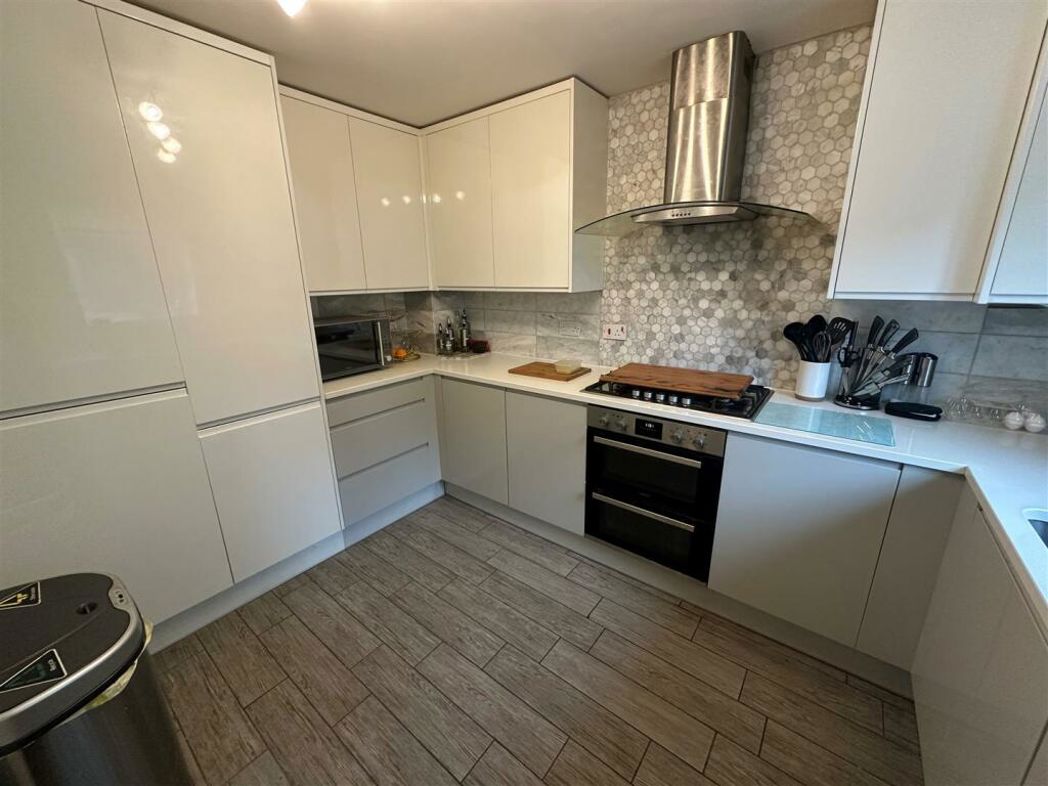 Property image 3 of 18