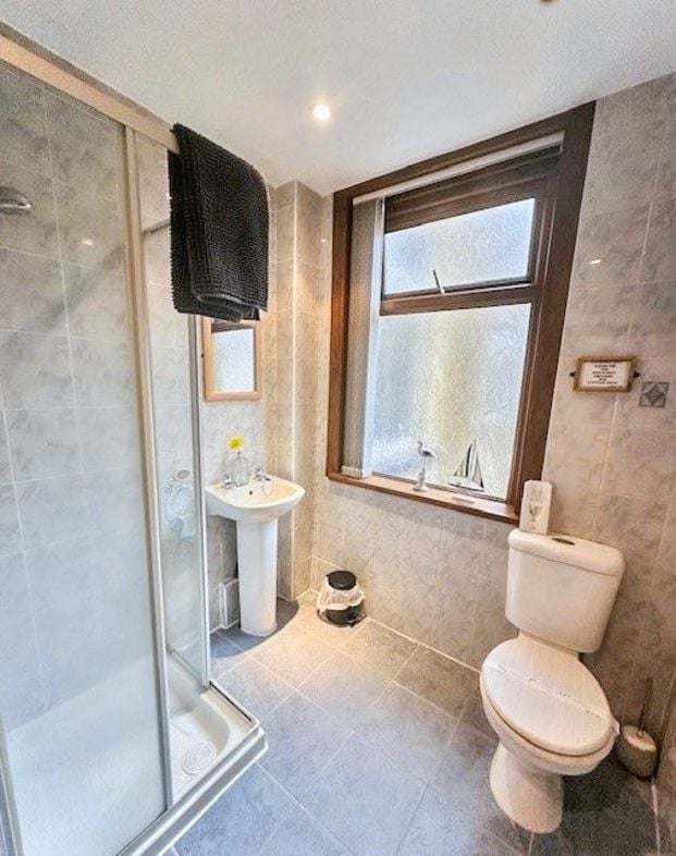Property image 25 of 49