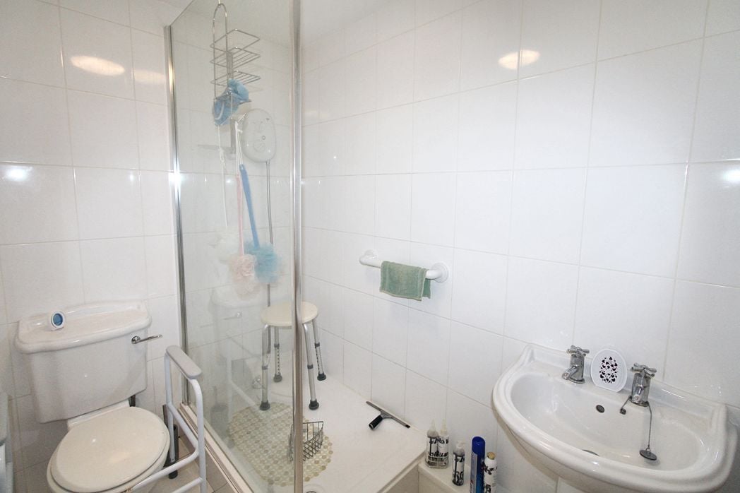 Property image 5 of 9