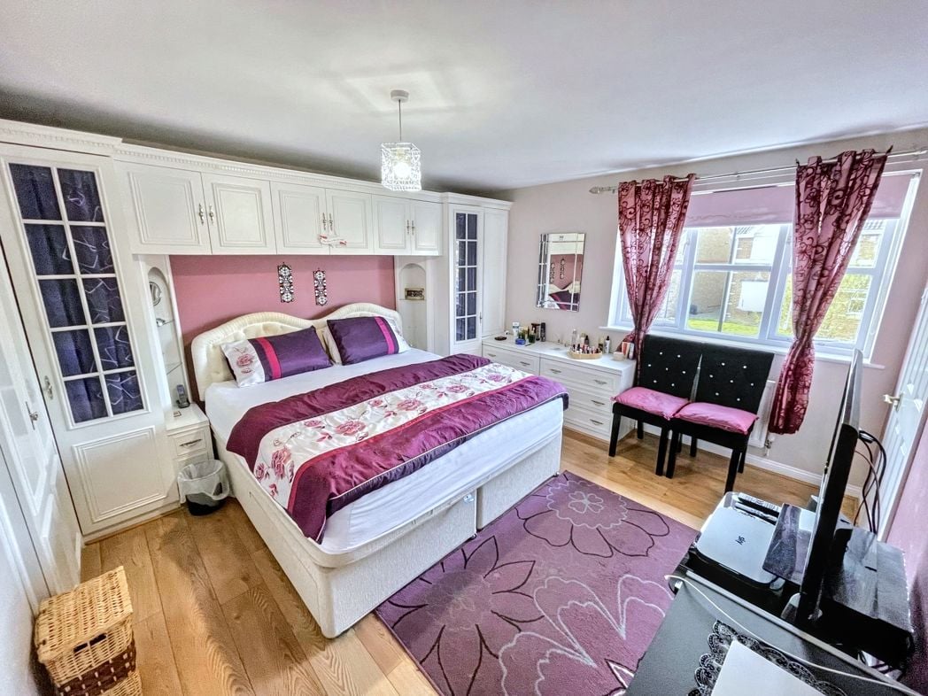 Property image 11 of 21