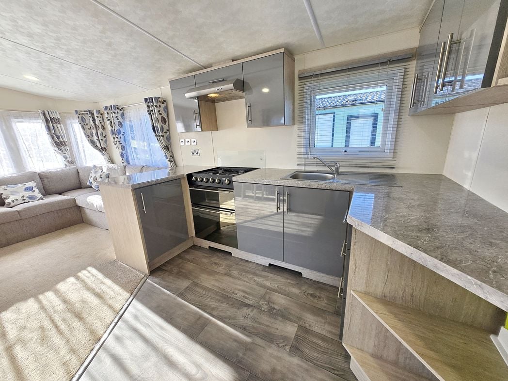 Property image 2 of 21
