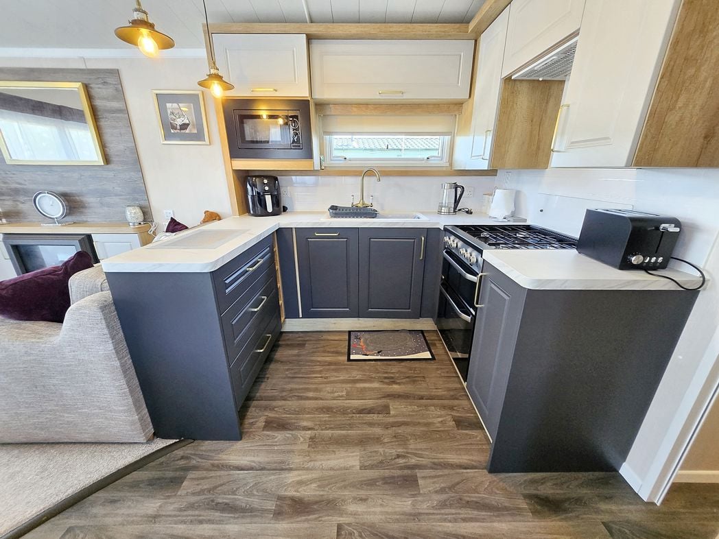 Property image 3 of 21