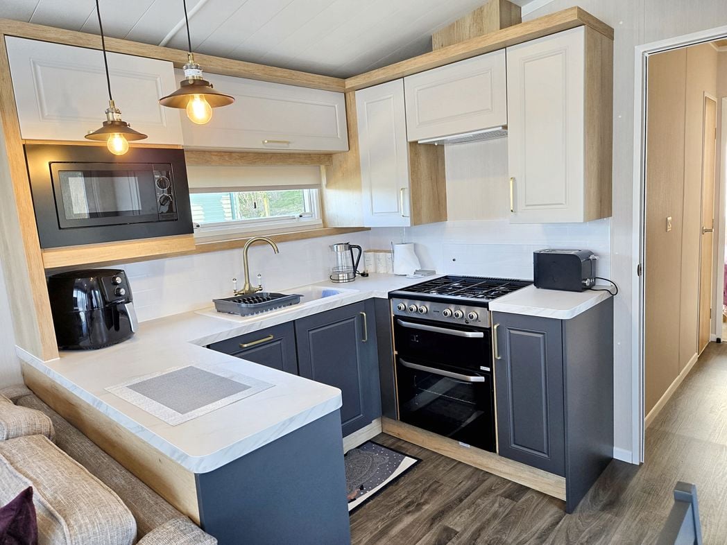 Property image 4 of 21