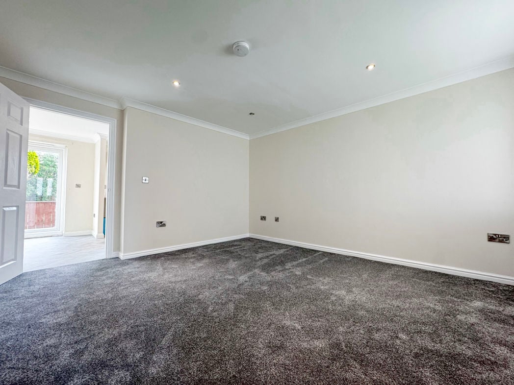 Property image 4 of 12