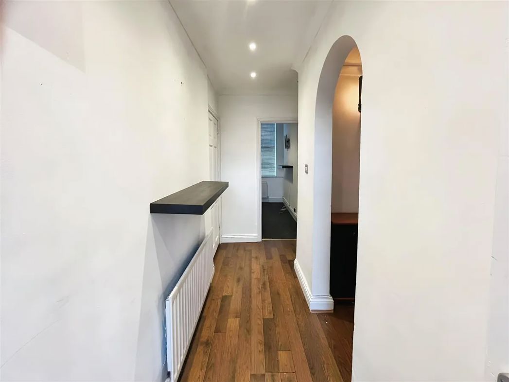Property image 5 of 9