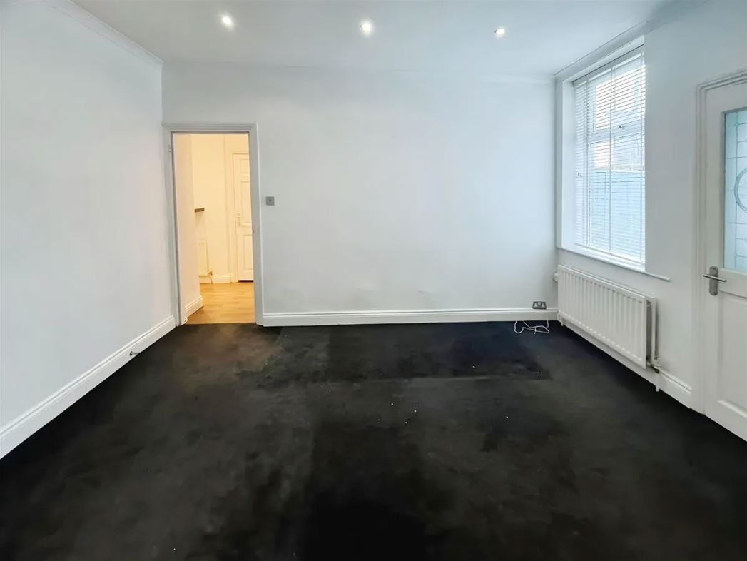 Property image 8 of 9