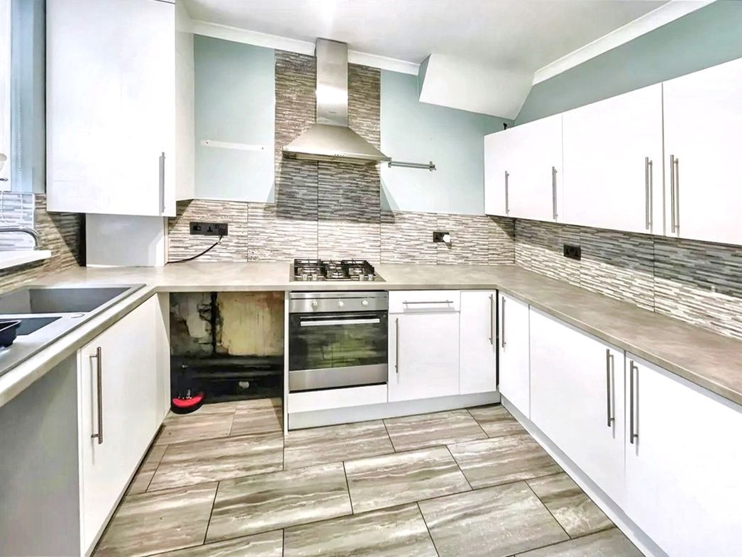 Property image 2 of 9