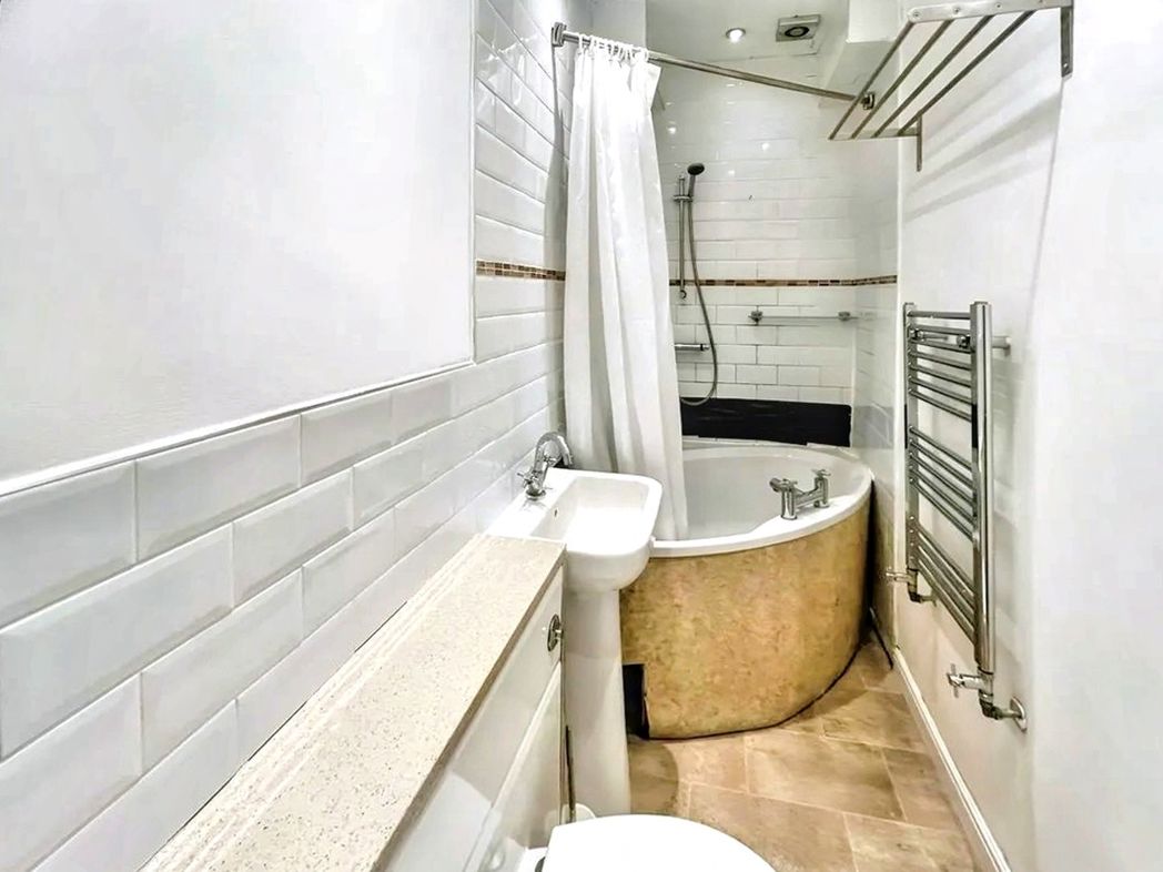 Property image 3 of 9