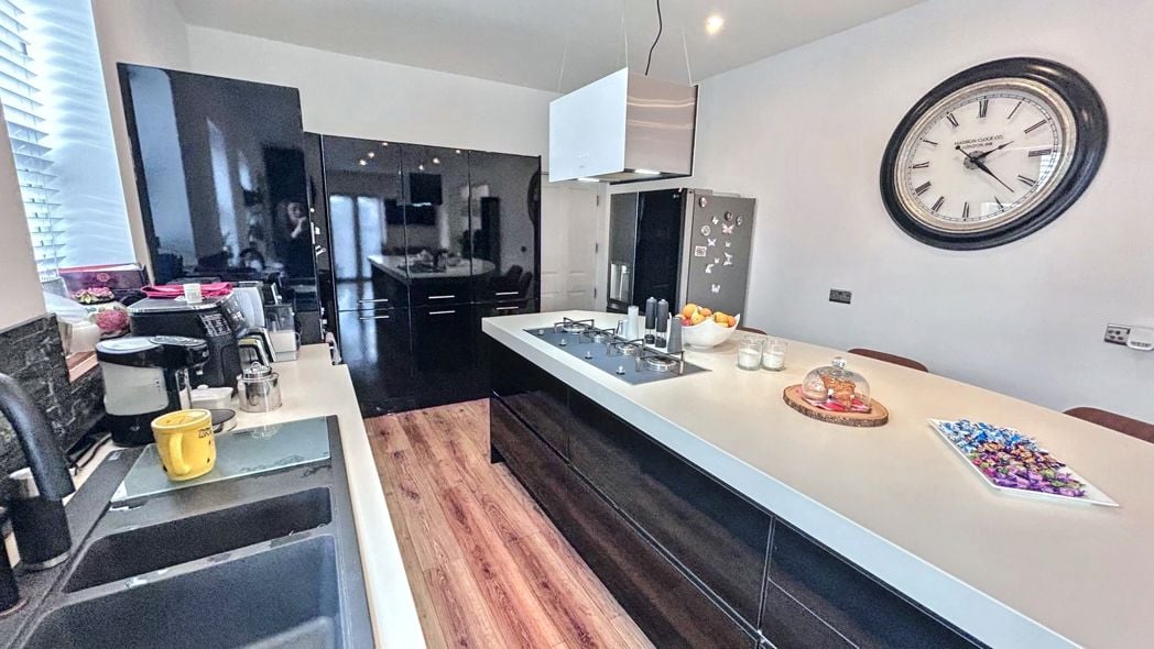 Property image 13 of 34