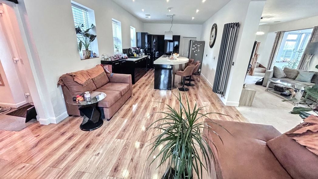 Property image 17 of 34