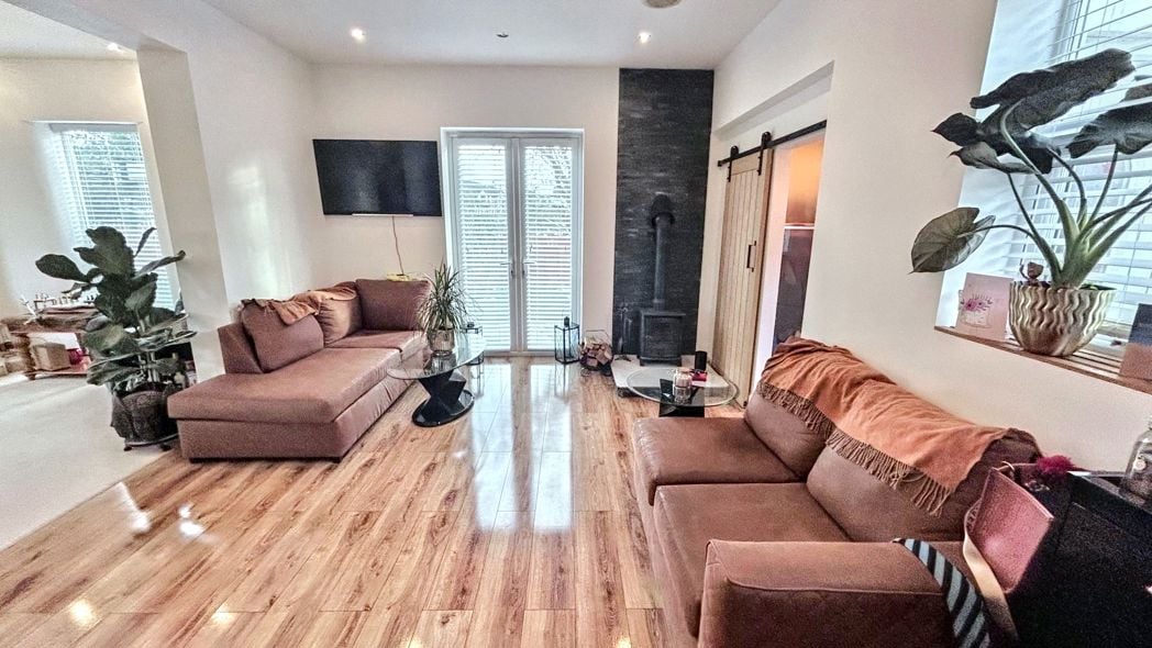 Property image 18 of 34