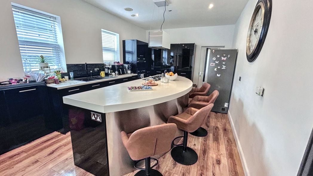 Property image 12 of 34