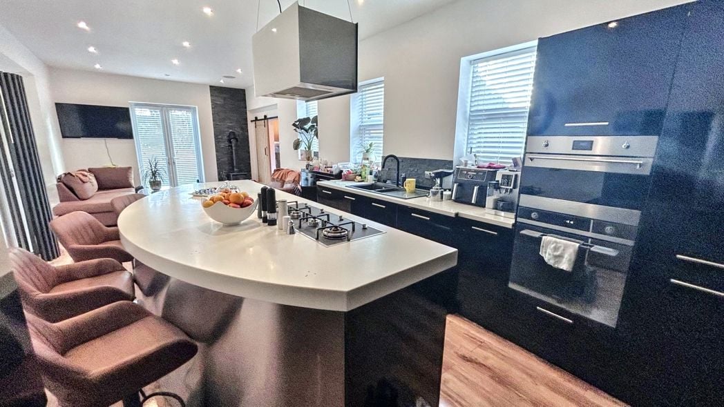 Property image 4 of 34