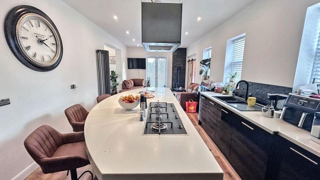 Property image 16 of 34