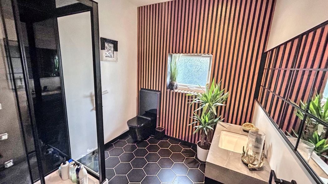 Property image 19 of 34