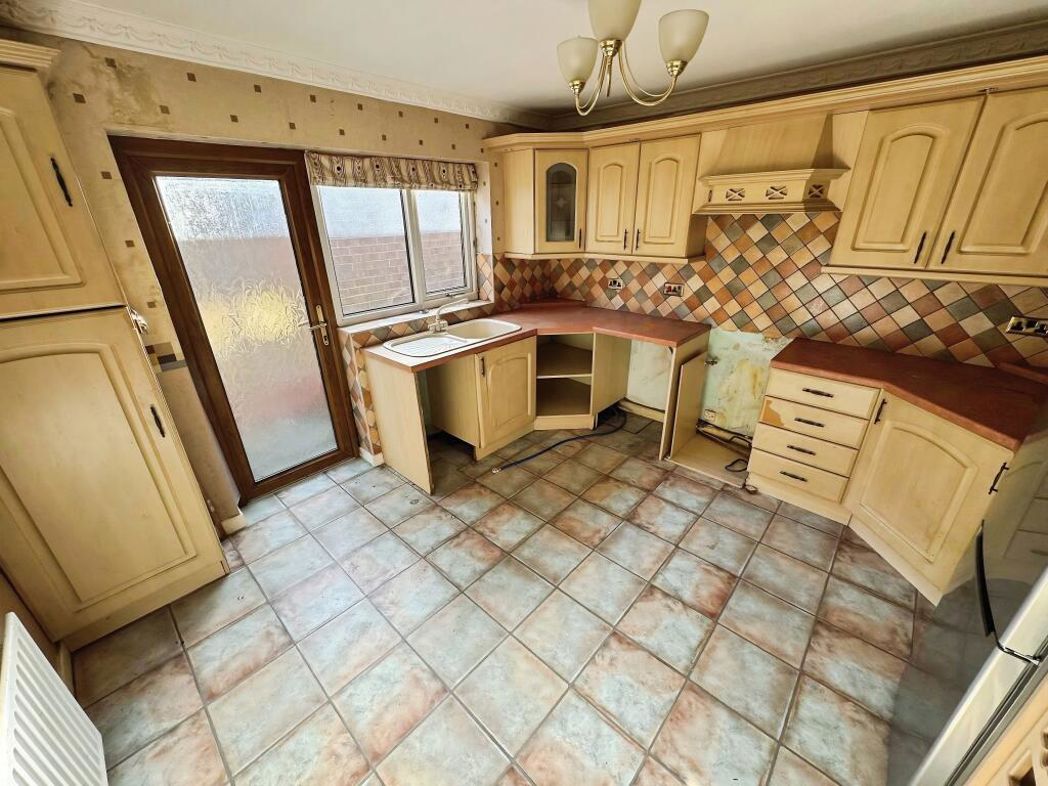 Property image 2 of 19